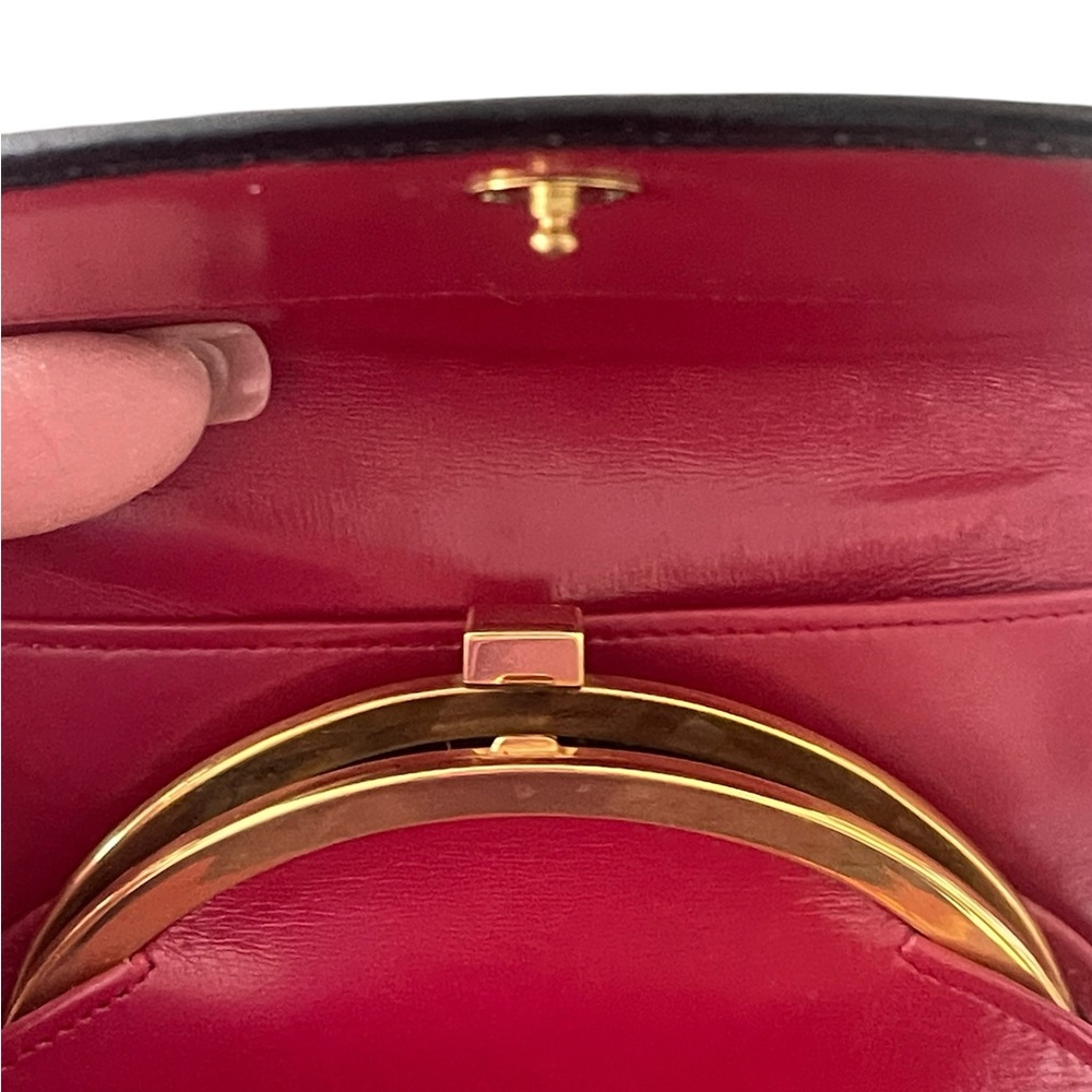 Gucci Vintage & Never Worn RARE  Compact wallet with KISS LOCK coin Black & Red